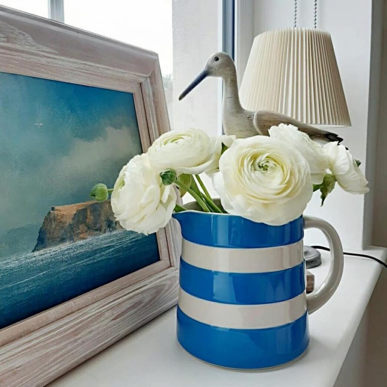 18 Perfect Places to Style a Coastal Vignette in a Beach Home