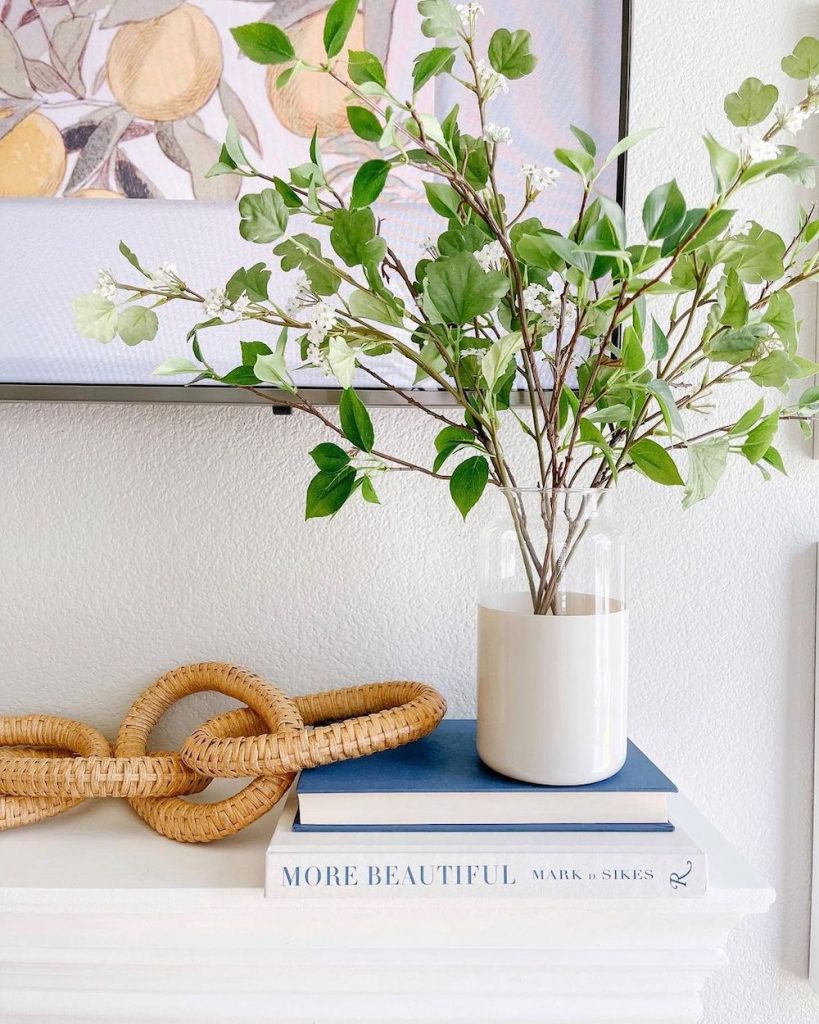 Coffee Table Book Styling Ideas Inspo 6 #DecorBooks #CoffeeTableBooks #Coastal #CoastalDecor #CoastalTableStyling #HomeDecor 