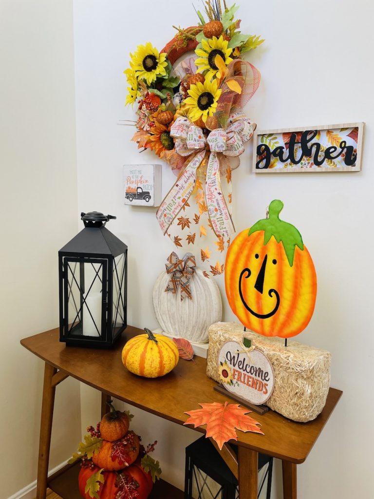 Fall Decor Close Tabletop_1673 #Fall #Entryway #FallEntryway #FallDecor #HomeDecor #AutumnDecor