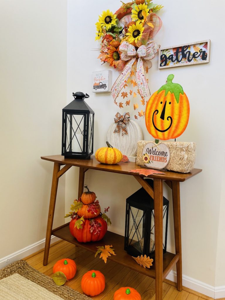 Fall Decor Full Shot_1676 #Fall #Entryway #FallEntryway #FallDecor #HomeDecor #AutumnDecor