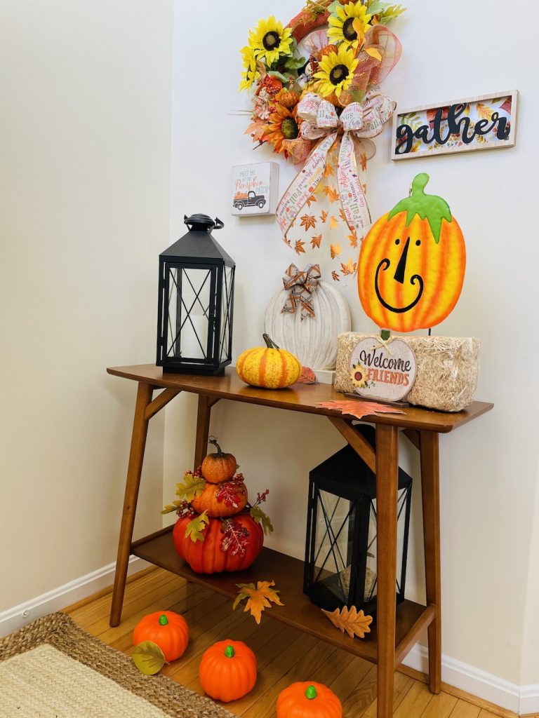 Fall Decor Full Shot_1677 #Fall #Entryway #FallEntryway #FallDecor #HomeDecor #AutumnDecor