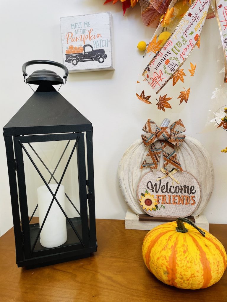 Fall Entryway Greetings_1657 #Fall #Entryway #FallEntryway #FallDecor #HomeDecor #AutumnDecor