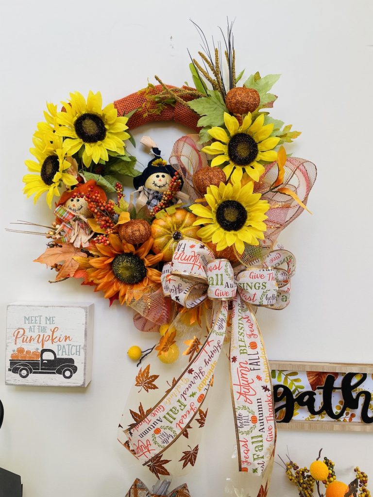 Fall Entryway Decorations Fall Entryway Wreath_1656 #Fall #Entryway #FallEntryway #FallDecor #HomeDecor #AutumnDecor