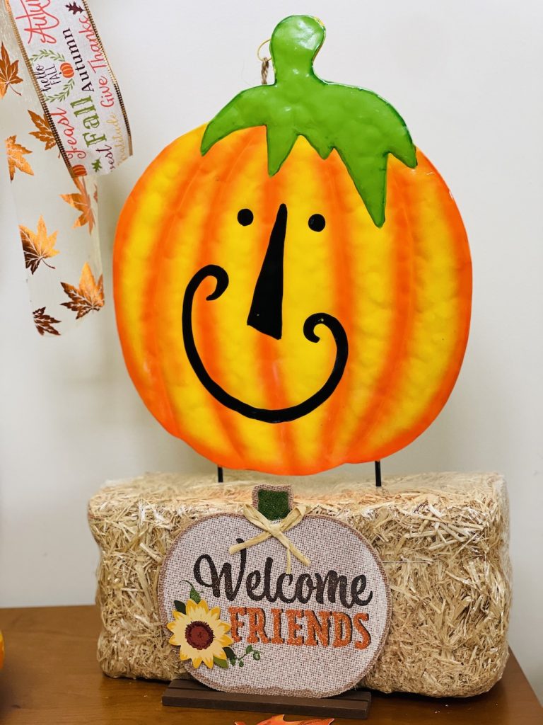 Fall Entryway Decorations Fall Tabletop Pumpkin Smiles_1700 #Fall #Entryway #FallEntryway #FallDecor #HomeDecor #AutumnDecor