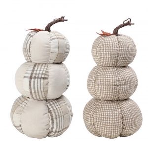 Harvest Stacked Pumpkins Décor #Fall #FallVignettes #FallDecor #FallTableStyling #HomeDecor #AutumnDecor