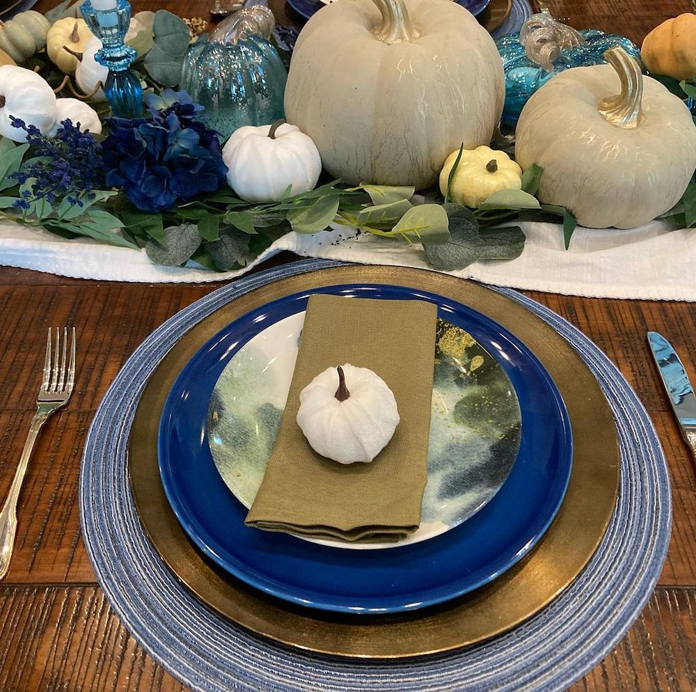 In 20 2 #Fall #Tablescapes #FallDecor #HomeDecor #AutumnDecor