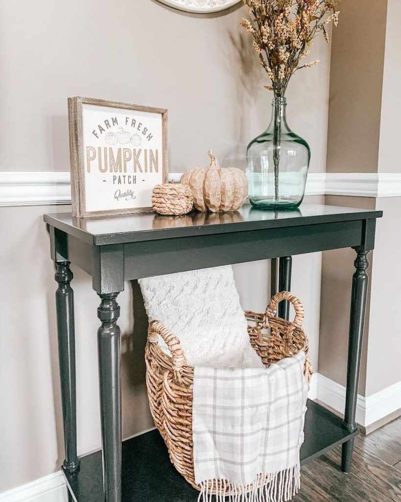 Inspo 10 #Fall #Entryway #Foyer #FallEntryway #FallDecor #HomeDecor #AutumnDecor