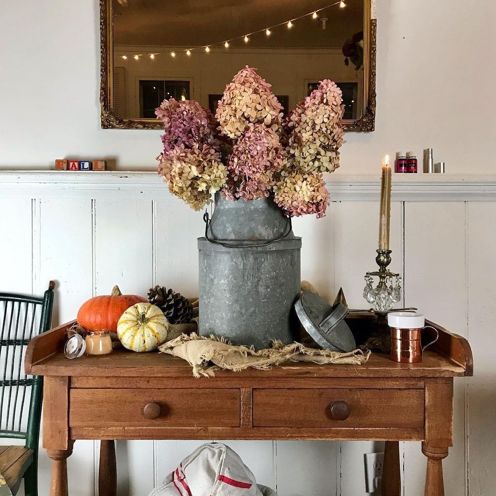 Inspo 12 #Fall #FallVignettes #FallDecor #FallTableStyling #HomeDecor #AutumnDecor