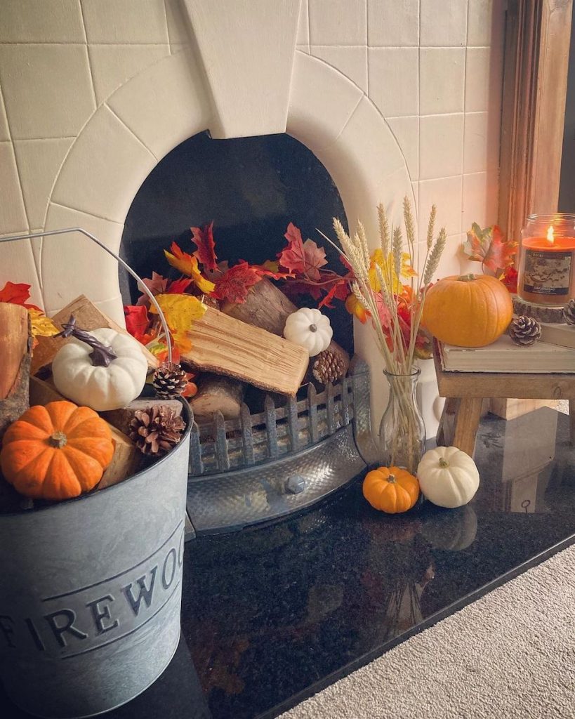 Inspo 16 #Fall #FallVignettes #FallDecor #FallTableStyling #HomeDecor #AutumnDecor