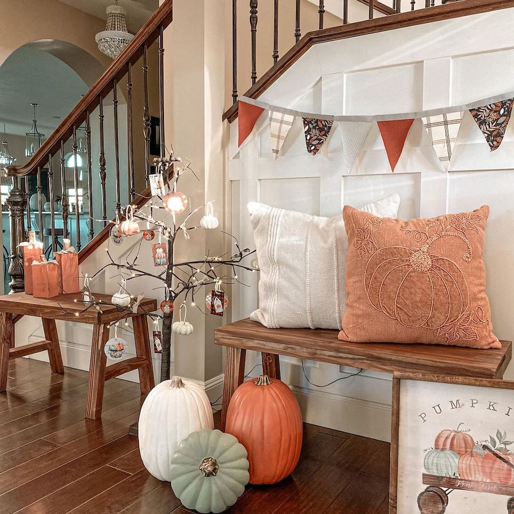 Inspo 17 #Fall #Entryway #Foyer #FallEntryway #FallDecor #HomeDecor #AutumnDecor