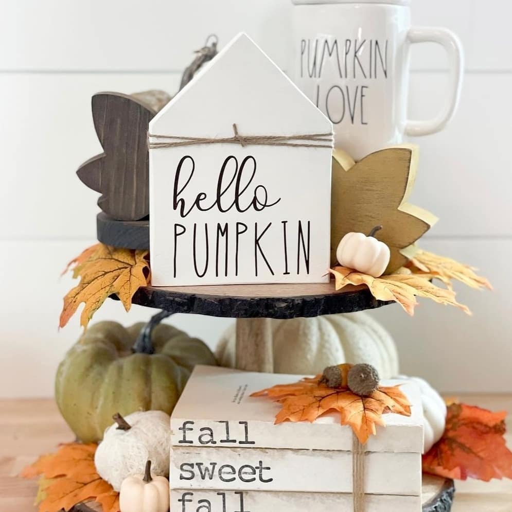 Fall vignette styling ideas Inspo 2 #Fall #FallVignettes #FallDecor #FallTableStyling #HomeDecor #AutumnDecor