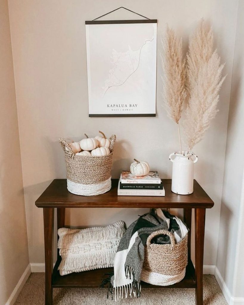 Welcoming Fall-inspired entryway ideas Inspo 2 #Fall #Entryway #Foyer #FallEntryway #FallDecor #HomeDecor #AutumnDecor