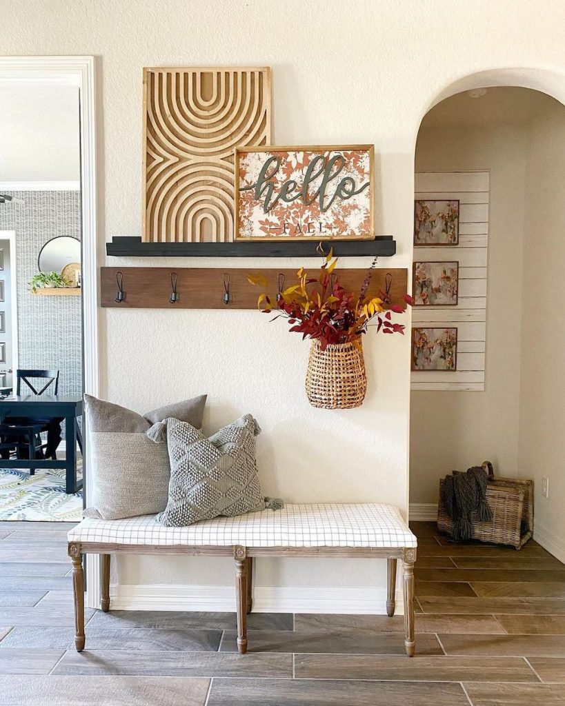 Inspo 20 #Fall #Entryway #Foyer #FallEntryway #FallDecor #HomeDecor #AutumnDecor