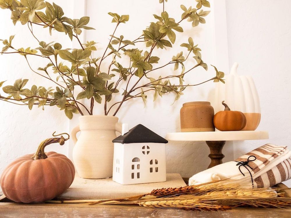 Inspo 21 #Fall #FallVignettes #FallDecor #FallTableStyling #HomeDecor #AutumnDecor