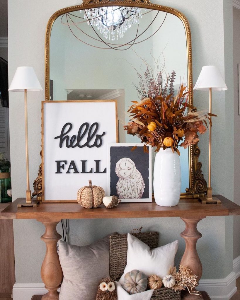 Welcoming Fall-inspired entryway ideas Inspo 28 #Fall #Entryway #Foyer #FallEntryway #FallDecor #HomeDecor #AutumnDecor