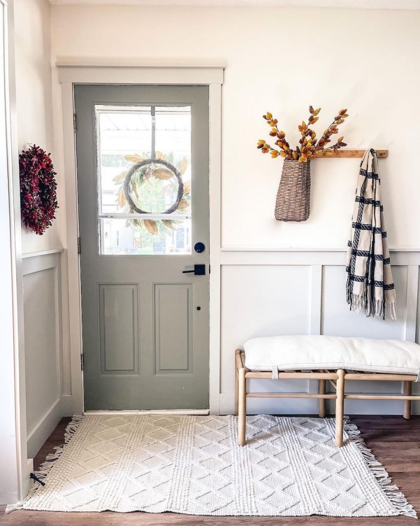 Welcoming Fall-inspired entryway ideas Inspo 31 #Fall #Entryway #Foyer #FallEntryway #FallDecor #HomeDecor #AutumnDecor