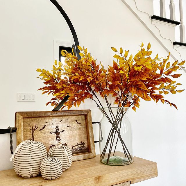 Welcoming Fall-inspired entryway ideas Inspo 4 2 #Fall #Entryway #Foyer #FallEntryway #FallDecor #HomeDecor #AutumnDecor