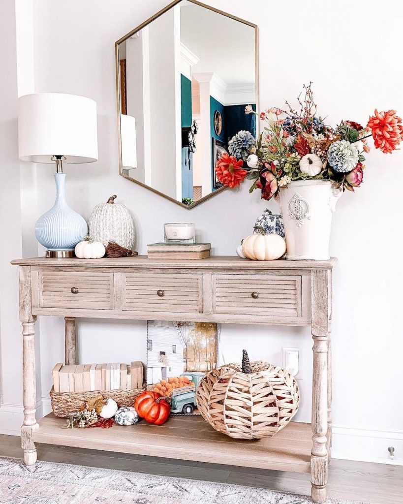 Welcoming Fall-inspired entryway ideas Inspo 6 #Fall #Entryway #Foyer #FallEntryway #FallDecor #HomeDecor #AutumnDecor