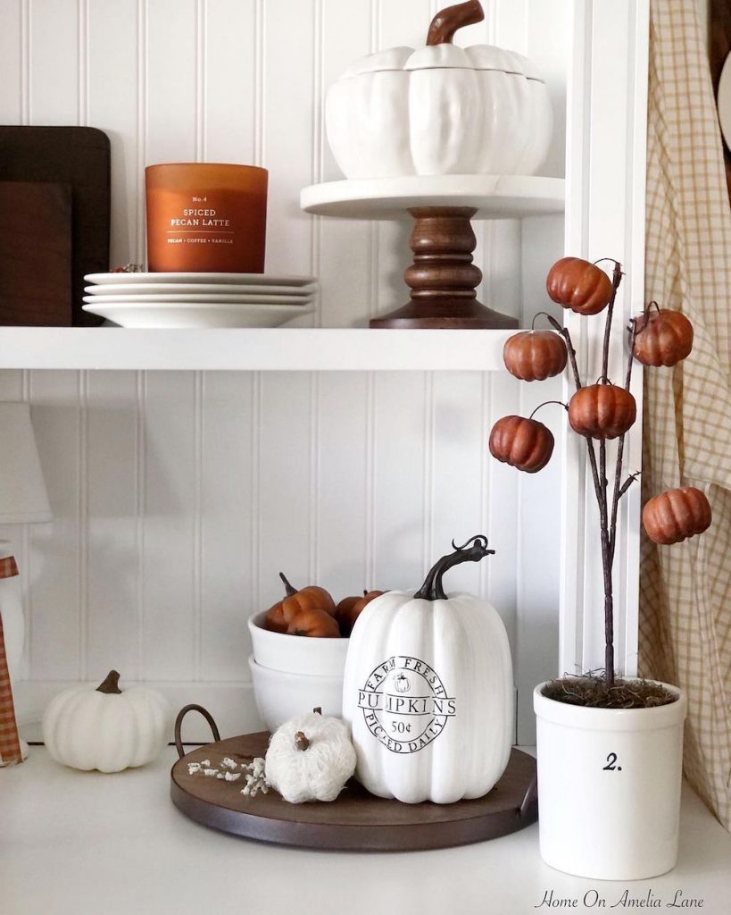 Fall vignette styling ideas Inspo 7 #Fall #FallVignettes #FallDecor #FallTableStyling #HomeDecor #AutumnDecor