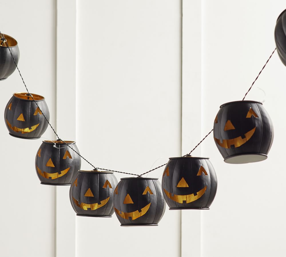 Fall Home Decor Metal Black Jack-O-Lantern String Lights Pottery Barn #Fall #HomeDecor #Harvest #AutumnDecor #Pumpkins