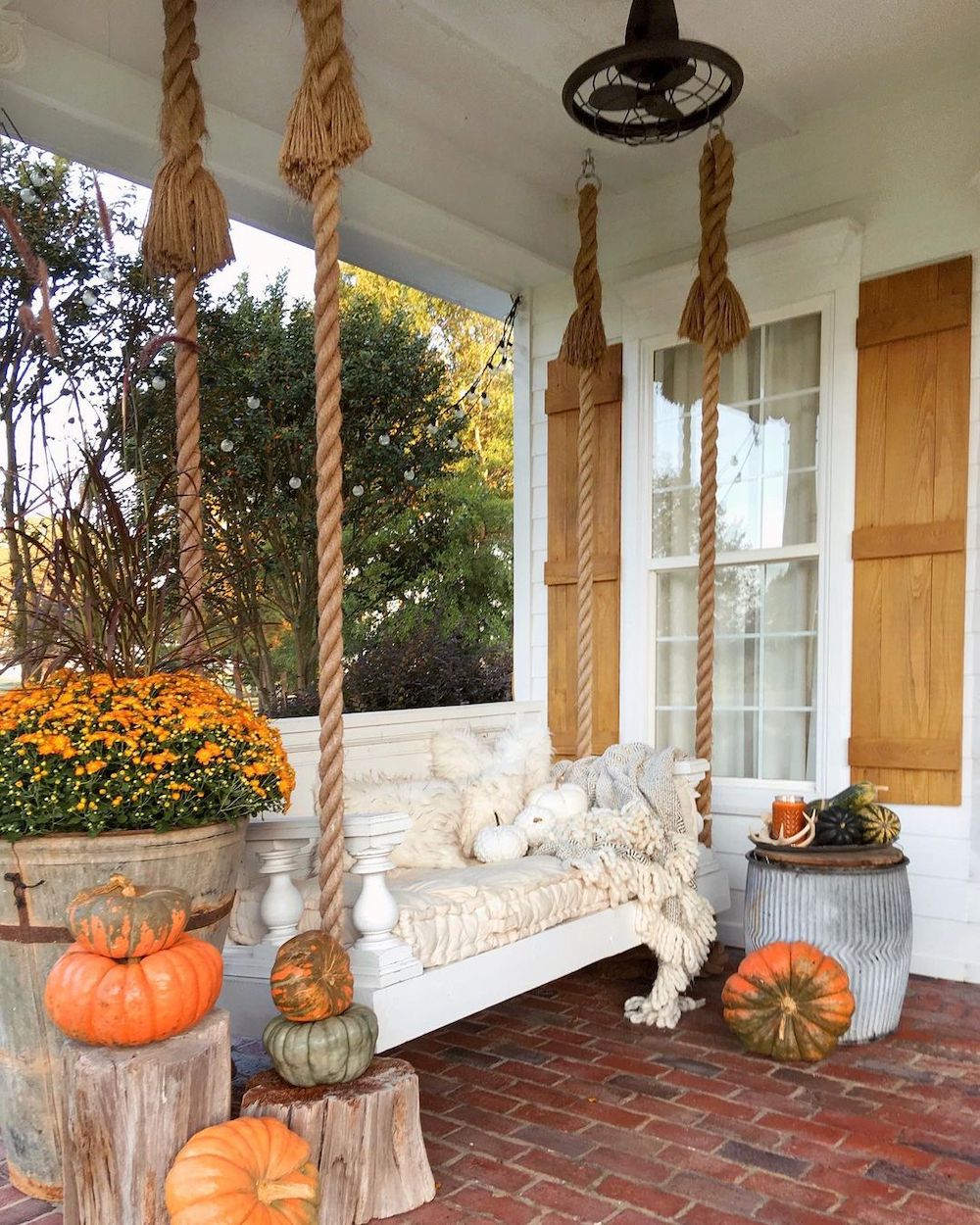 35 Most Inspiring Fall Porch Styling Ideas to Celebrate the Season