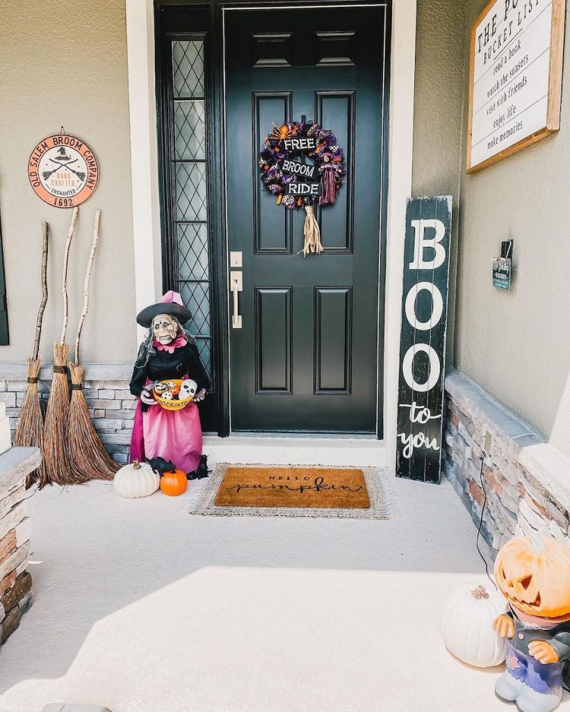 Halloween Porch Decor Ideas In 11 #HalloweenDecor #HalloweenPorch #HomeDecor #PorchDecor #PorchDecorIdeas 
