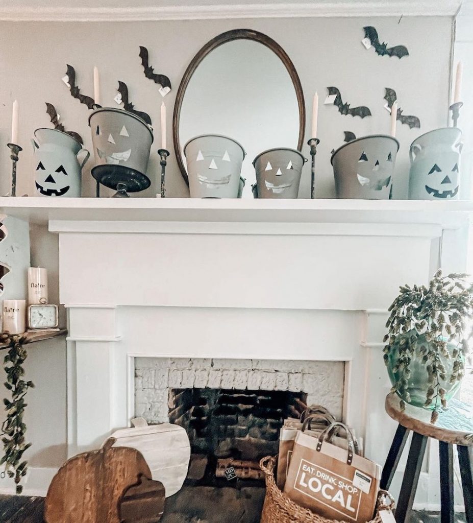 Halloween Decor Ideas In 12 #Halloween #HalloweenDecor #HomeDecor #HalloweenDecorIdeas 