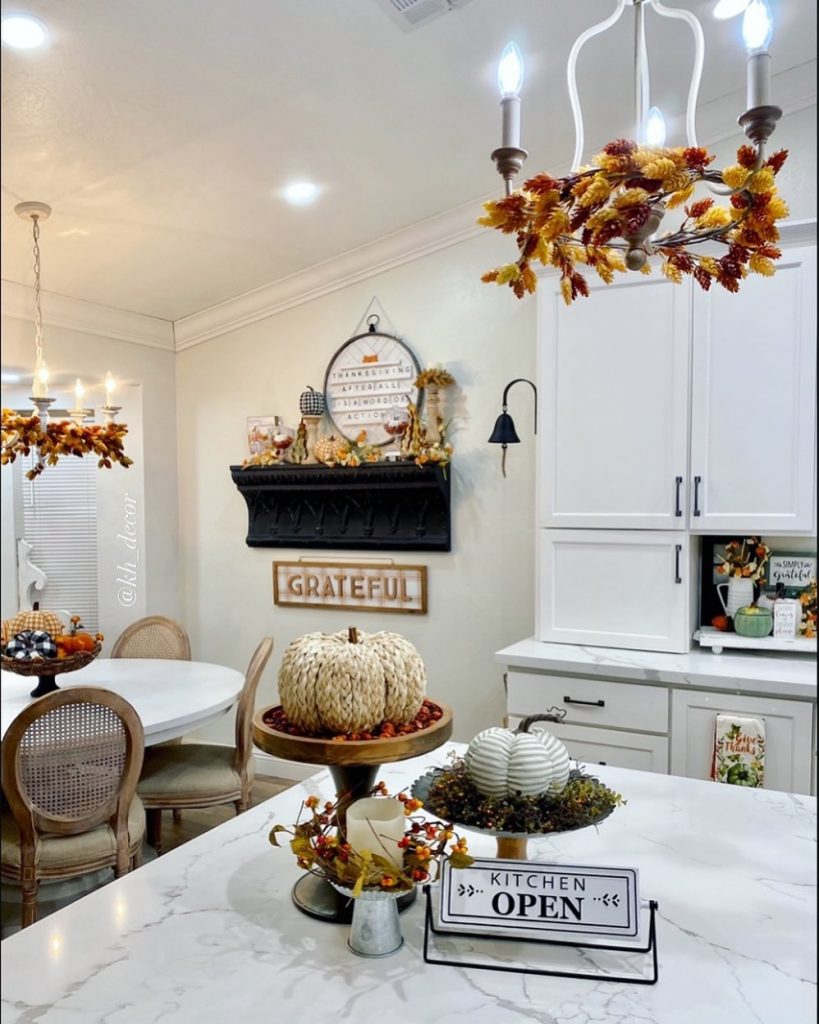 Fall Kitchen Decor Ideas In 14 #FallDecor #FallKitchen #HomeDecor #FallKitchenDecor #AutumnDecor 