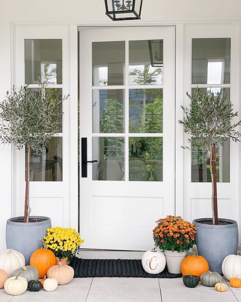 In 16 #Fall #Porch #FallPorch #FallDecor #HomeDecor #AutumnDecor