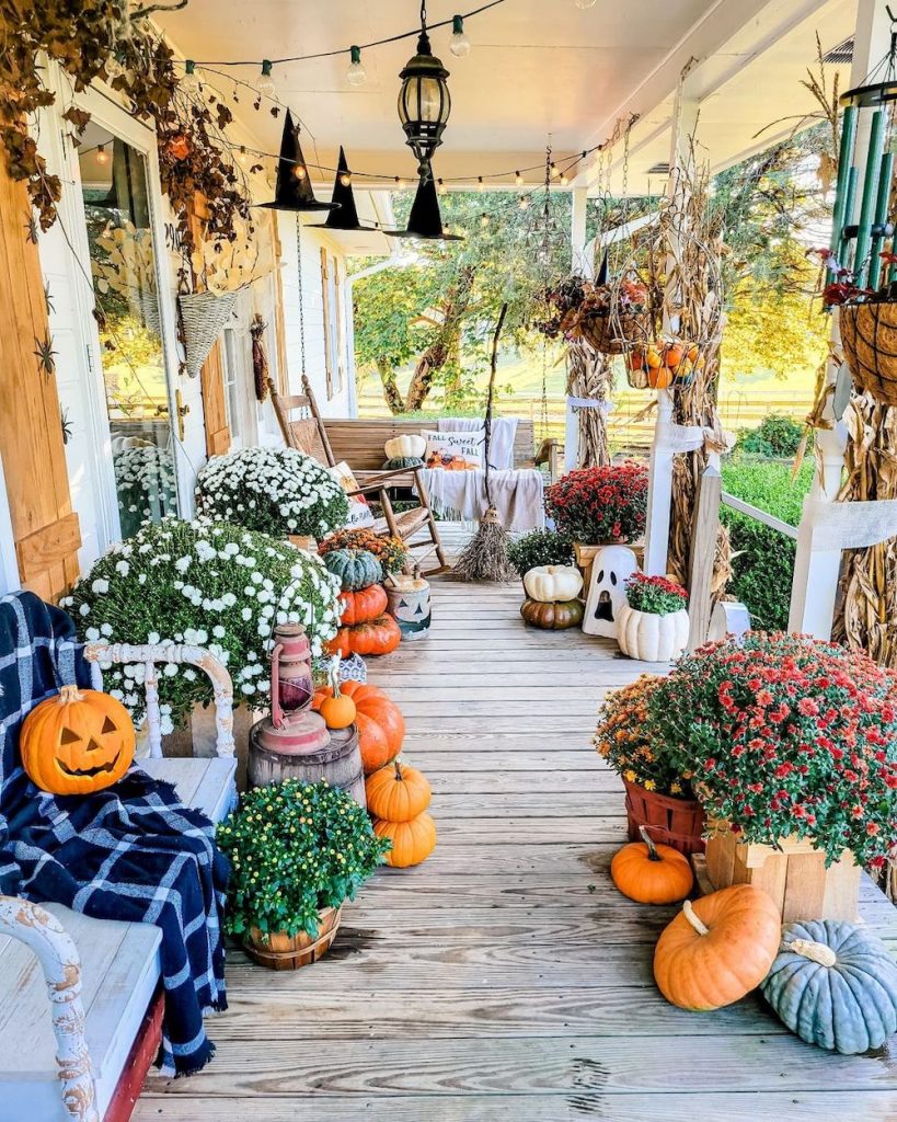 Fall Porch Styling Ideas In 17 1 #Fall #Porch #FallPorch #FallDecor #HomeDecor #AutumnDecor