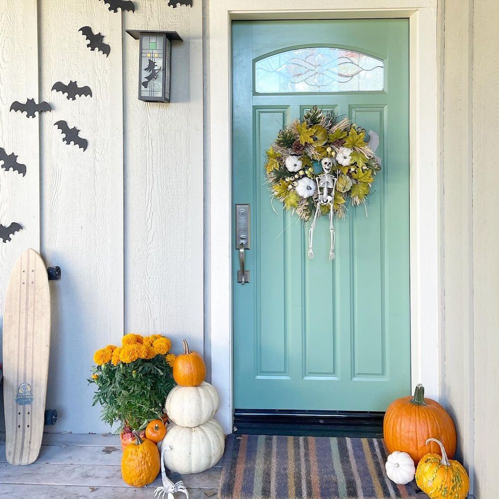 Halloween Porch Decor Ideas In 2 #HalloweenDecor #HalloweenPorch #HomeDecor #PorchDecor #PorchDecorIdeas 