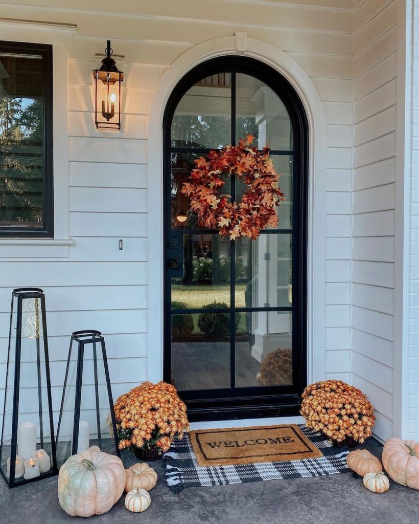 Fall Porch Styling Ideas In 20 1 #Fall #Porch #FallPorch #FallDecor #HomeDecor #AutumnDecor