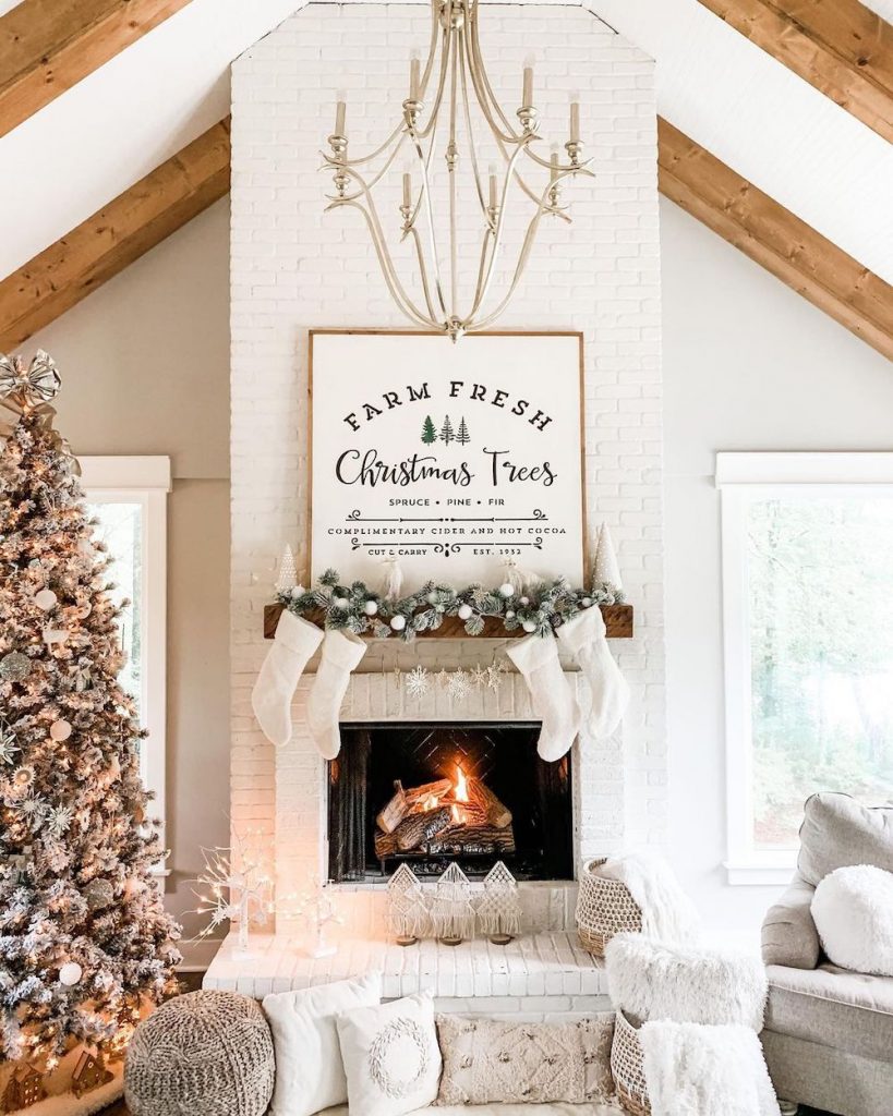 In 20 #Christmas #ChristmasMantel #HomeDecor #ChristmasDecorIdeas 