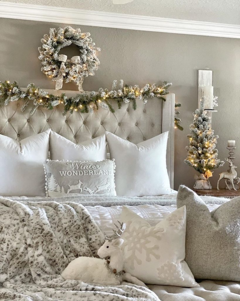 Christmas Bedroom Decor Ideas In 22 1 #Christmas #ChristmasBedroom #HomeDecor #ChristmasDecorIdeas 