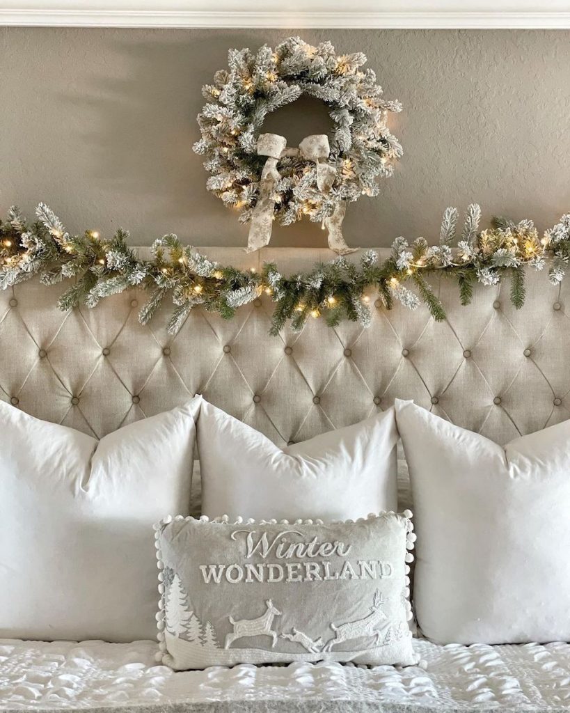 In 22 2 #Christmas #ChristmasBedroom #HomeDecor #ChristmasDecorIdeas 