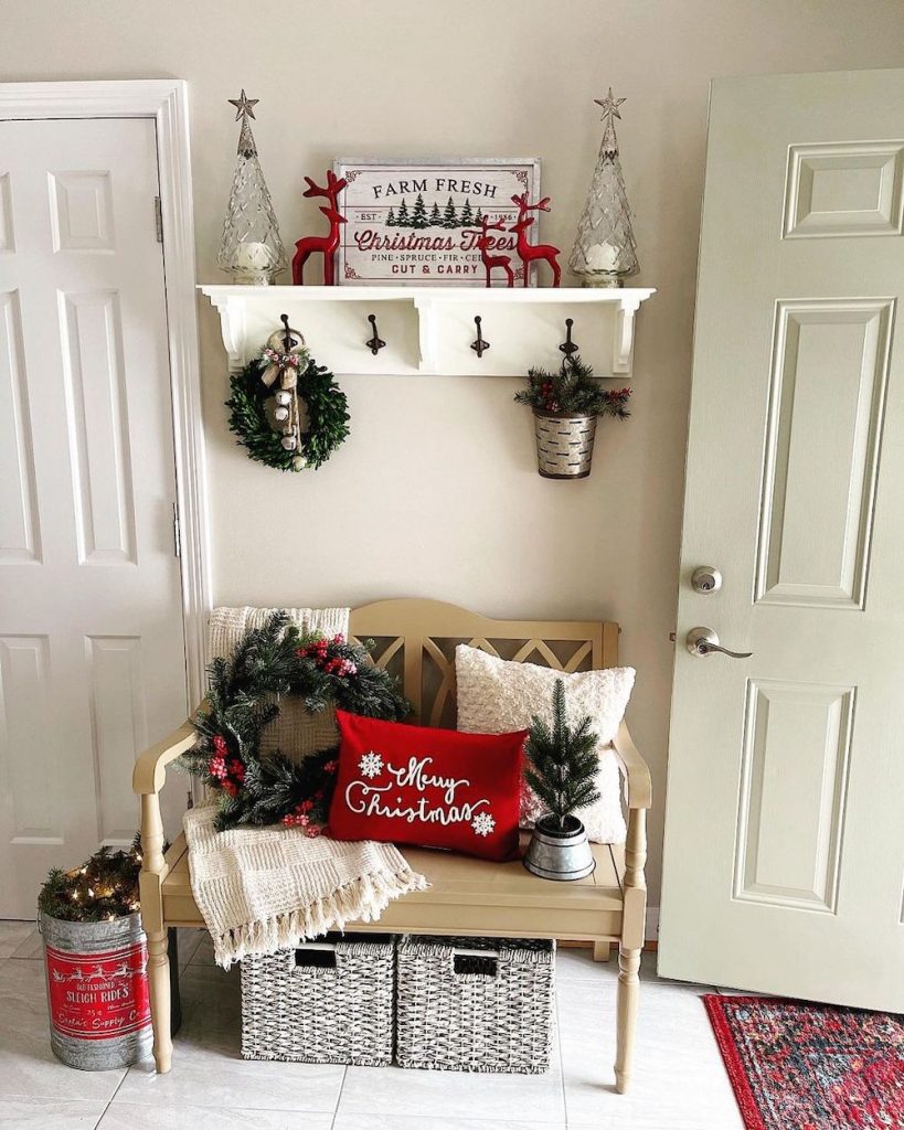 In 23 #Christmas #ChristmasEntryway #ChristmasFoyer #HomeDecor #ChristmasDecorIdeas 