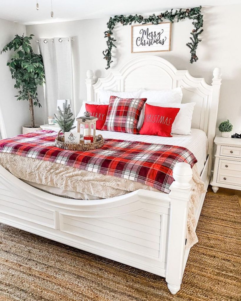 Christmas Bedroom Decor Ideas In 23 #Christmas #ChristmasBedroom #HomeDecor #ChristmasDecorIdeas 