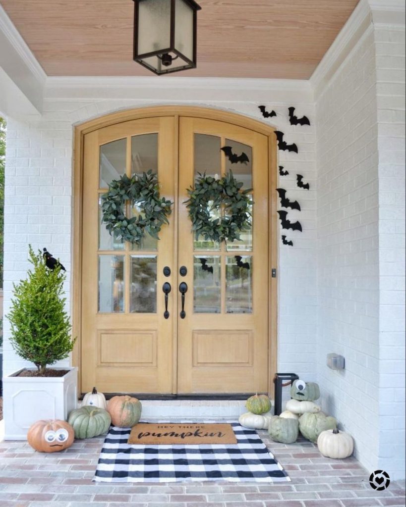 Fall Porch Styling Ideas In 27 #Fall #Porch #FallPorch #FallDecor #HomeDecor #AutumnDecor