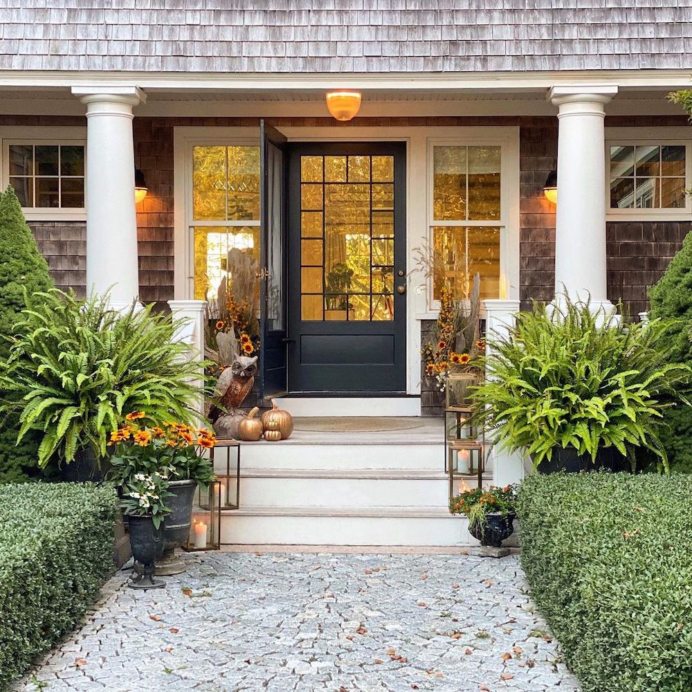 Fall Porch Styling Ideas In 28 2 #Fall #Porch #FallPorch #FallDecor #HomeDecor #AutumnDecor