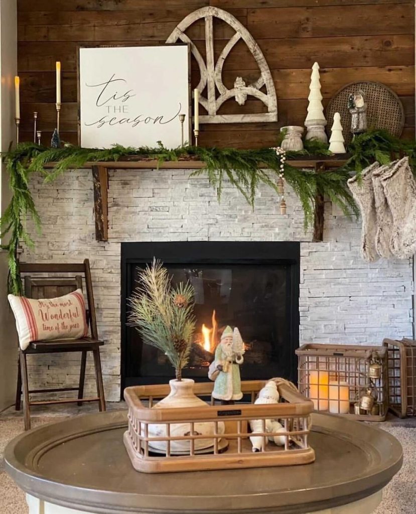 Christmas Mantel Decor Ideas In 28 #Christmas #ChristmasMantel #HomeDecor #ChristmasDecorIdeas 