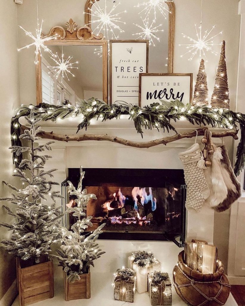 In 29 #Christmas #ChristmasMantel #HomeDecor #ChristmasDecorIdeas 