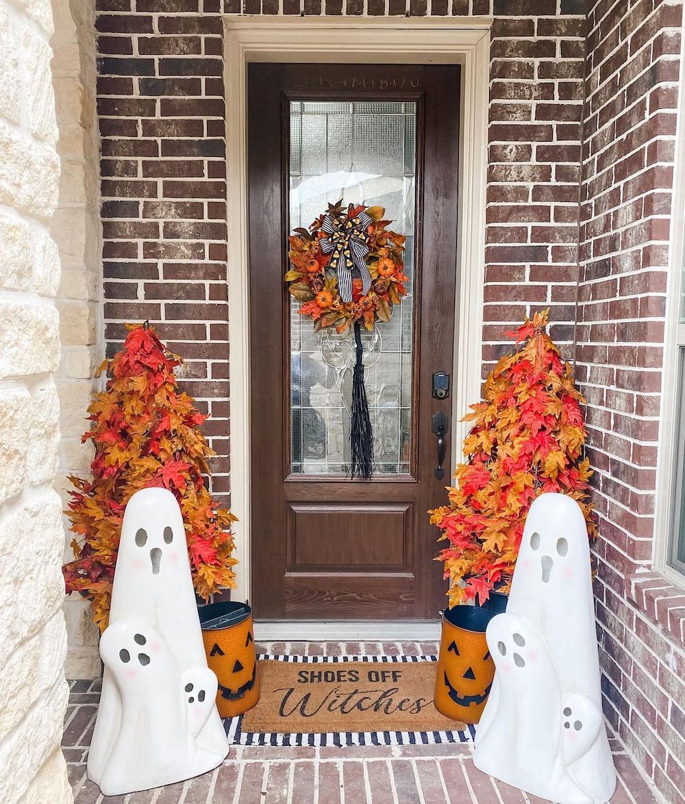 15 Halloween Porch Decor Ideas that are Super Spooky!