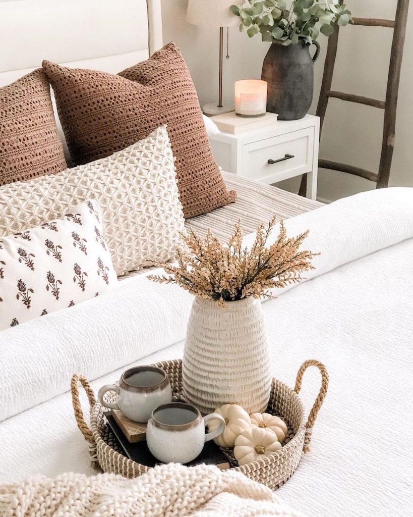 Fall Bedroom Decor Ideas In 3 #FallDecor #FallBedroom #HomeDecor #FallBedroomDecor #AutumnDecor 