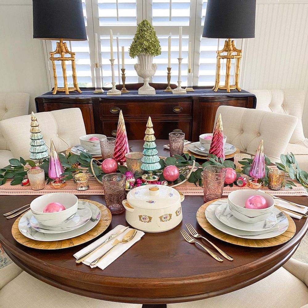 In 31 1 #Christmas #ChristmasDiningRoom #DiningRoomDecor #HomeDecor #ChristmasDecorIdeas 