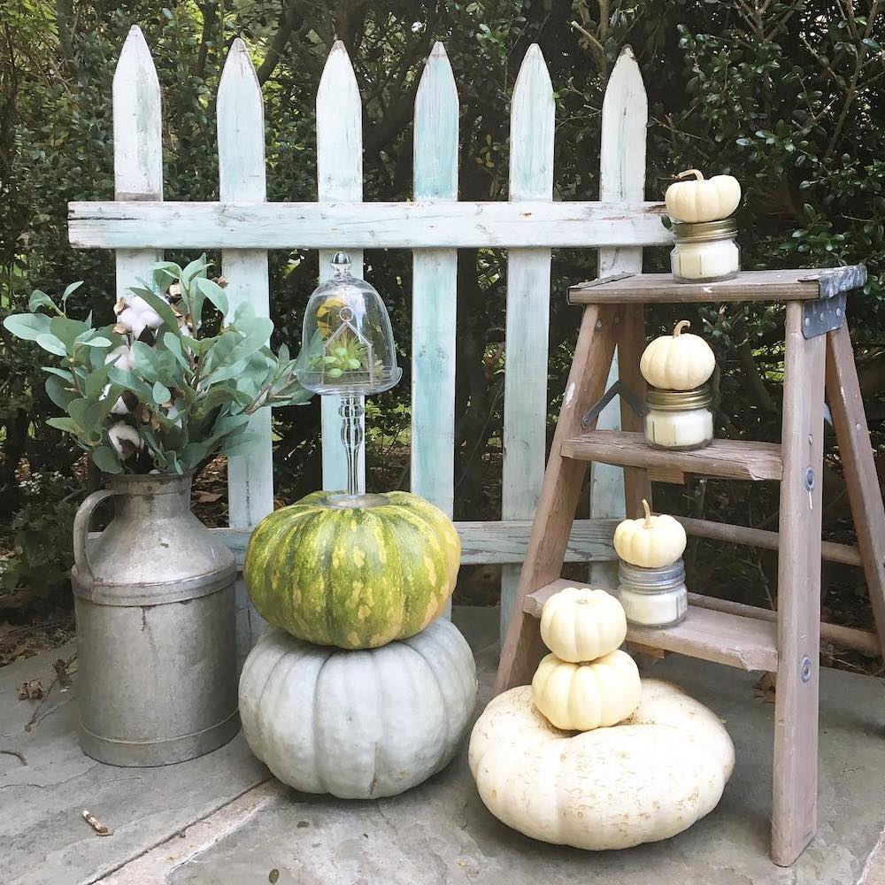 Fall Porch Styling Ideas In 31 #Fall #Porch #FallPorch #FallDecor #HomeDecor #AutumnDecor