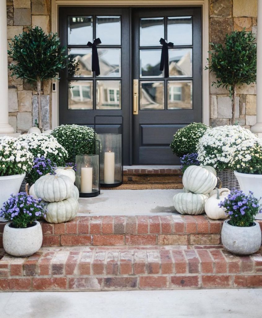 Fall Porch Styling Ideas In 34 #Fall #Porch #FallPorch #FallDecor #HomeDecor #AutumnDecor