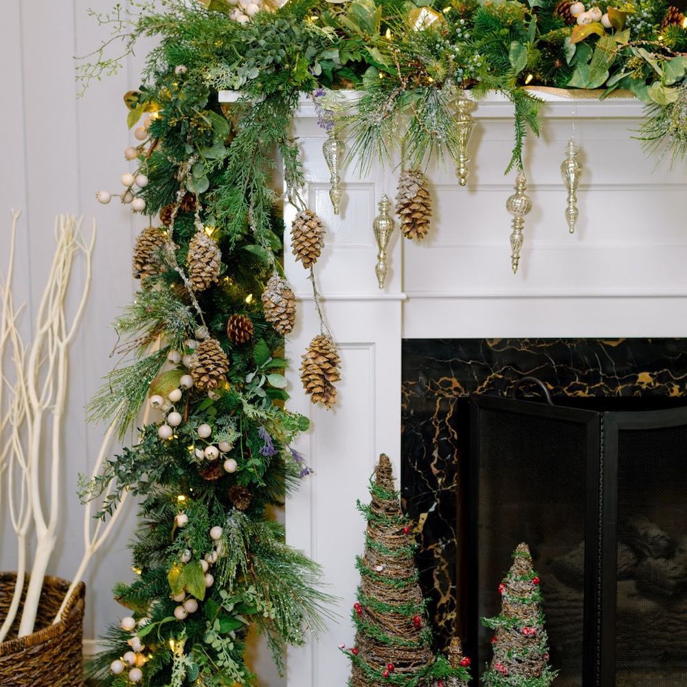 In 35 1 #Christmas #ChristmasMantel #HomeDecor #ChristmasDecorIdeas 