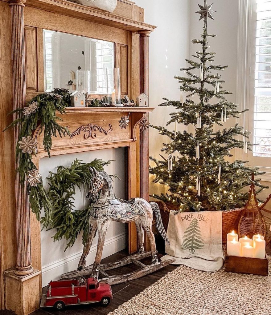 In 37 1 #Christmas #ChristmasMantel #HomeDecor #ChristmasDecorIdeas 