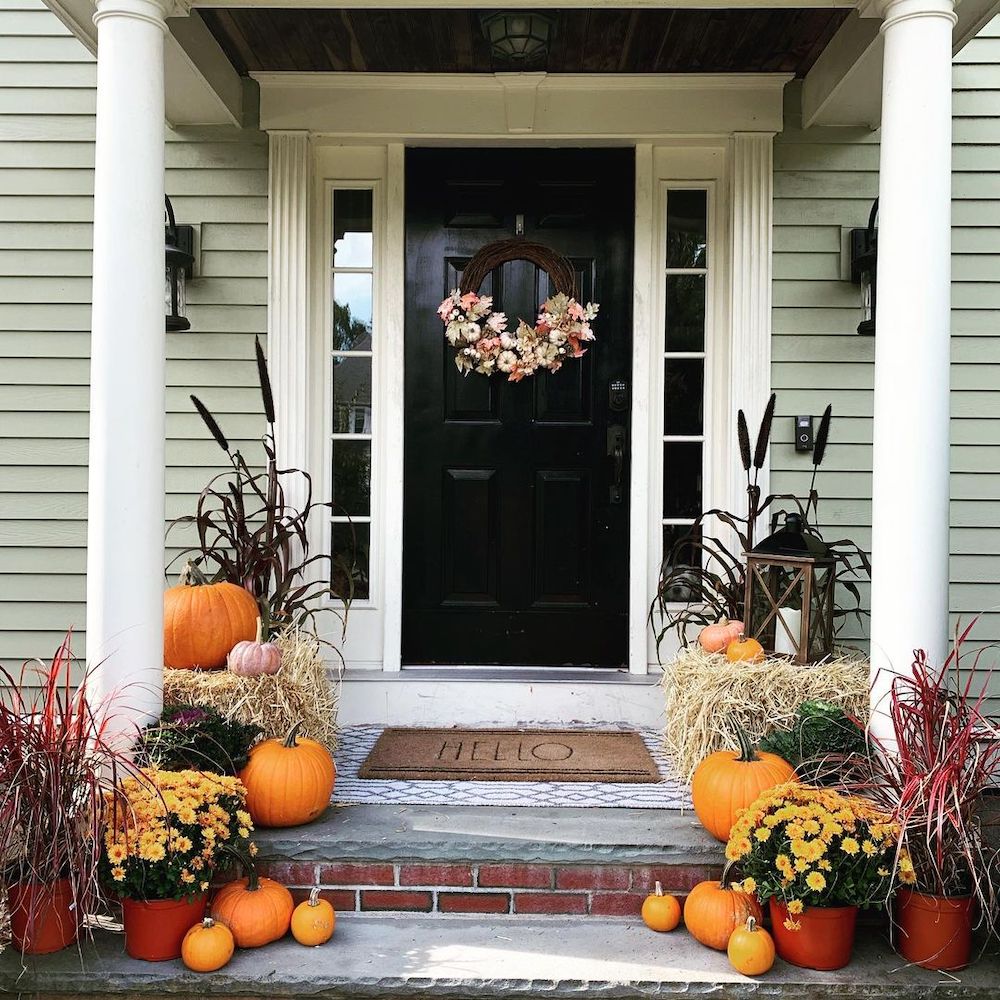 In 4 #HalloweenDecor #HalloweenPorch #HomeDecor #PorchDecor #PorchDecorIdeas 