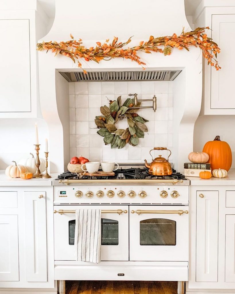 Fall Kitchen Decor Ideas In 4 #FallDecor #FallKitchen #HomeDecor #FallKitchenDecor #AutumnDecor 